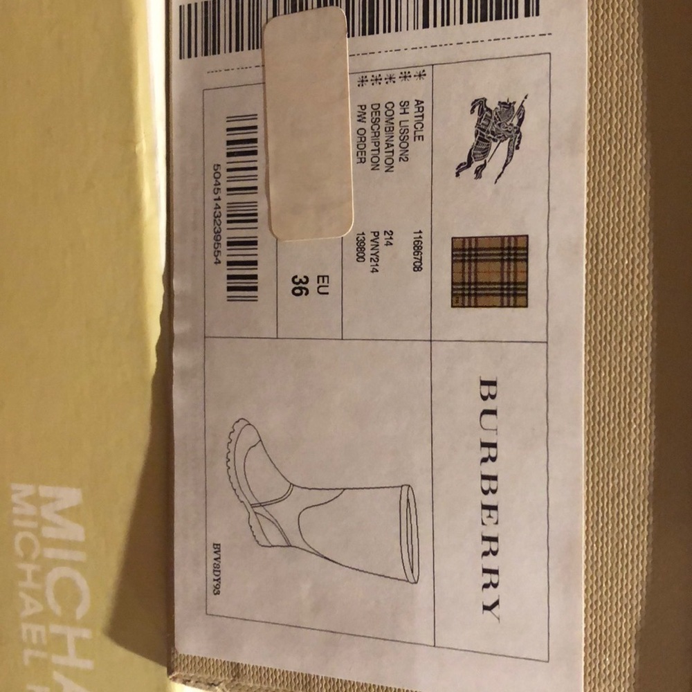 Authentic Burberry rain boots - Picture 2 of 7